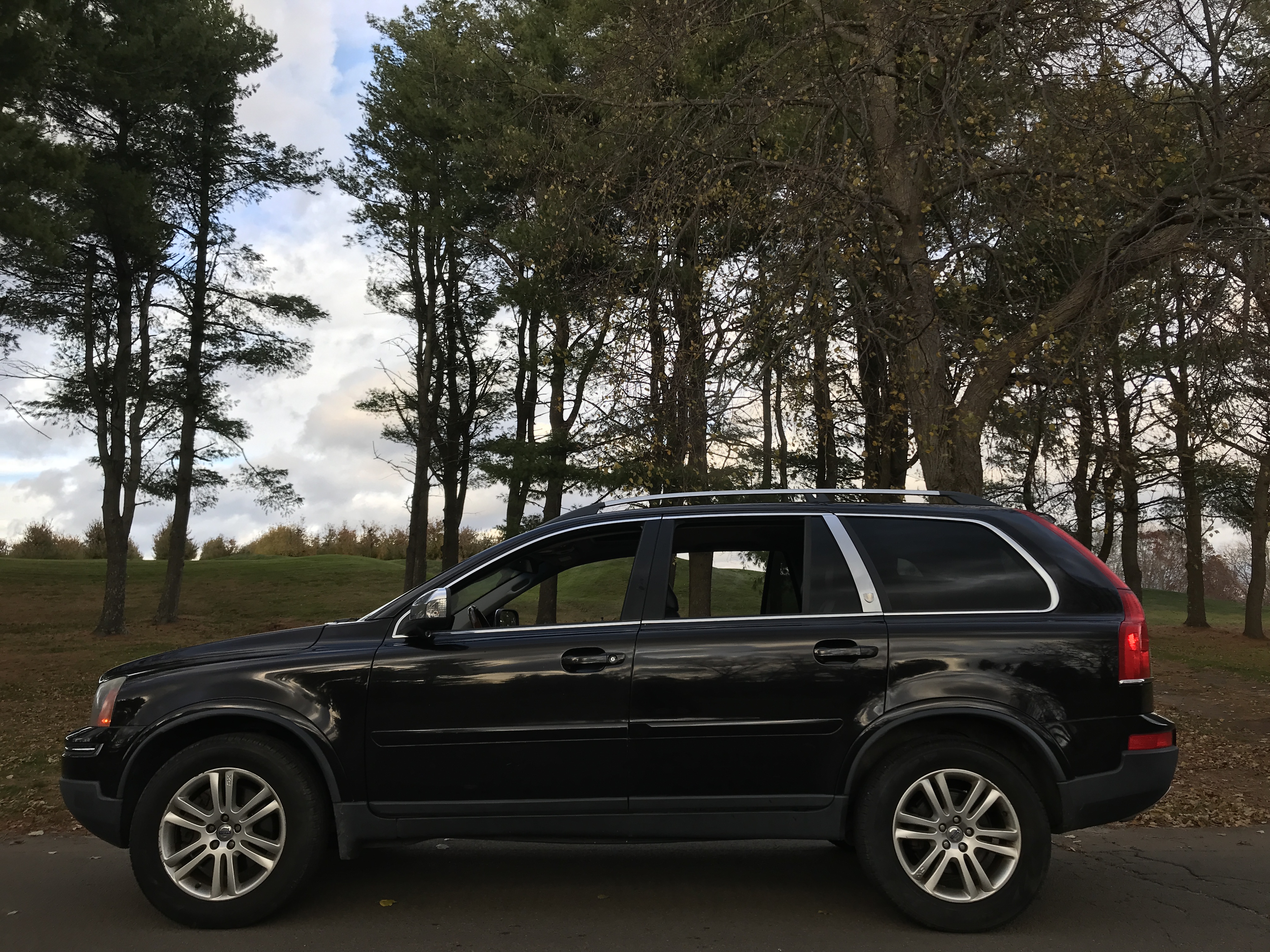 2008 Volvo One Owner XC90 V8 92K with Third Row Seating — photo 2